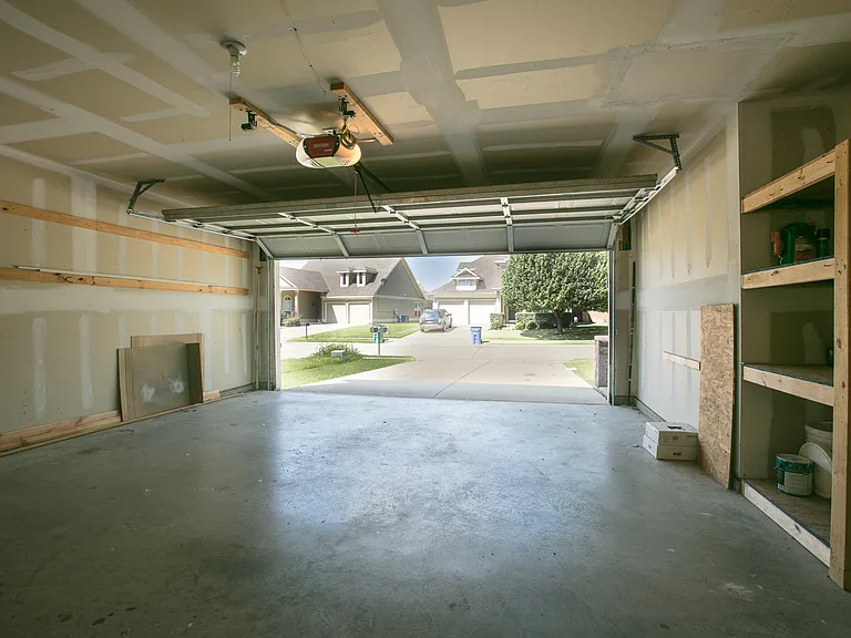 809 Robbin Cir — Photo 15
