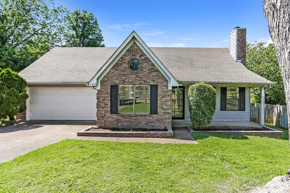 3 bed, 2.0 bath, 1447 sqft, $1,695 — Photo 1