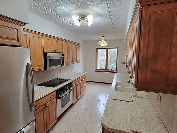 2nd image of 1595 Ashland Ave APT 201