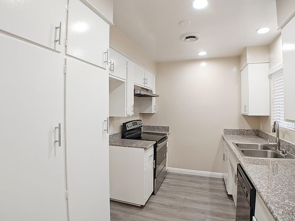 4th image of 275 S Oakland Ave APT 203