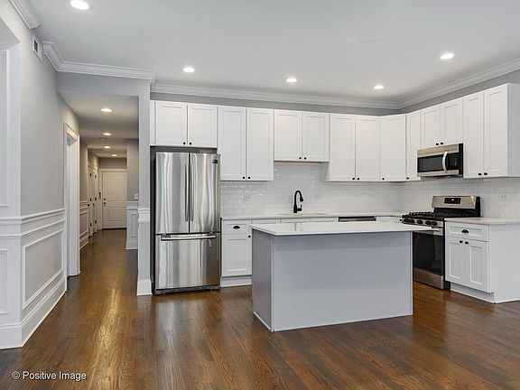 4th image of 7314 N Claremont Ave APT 1N