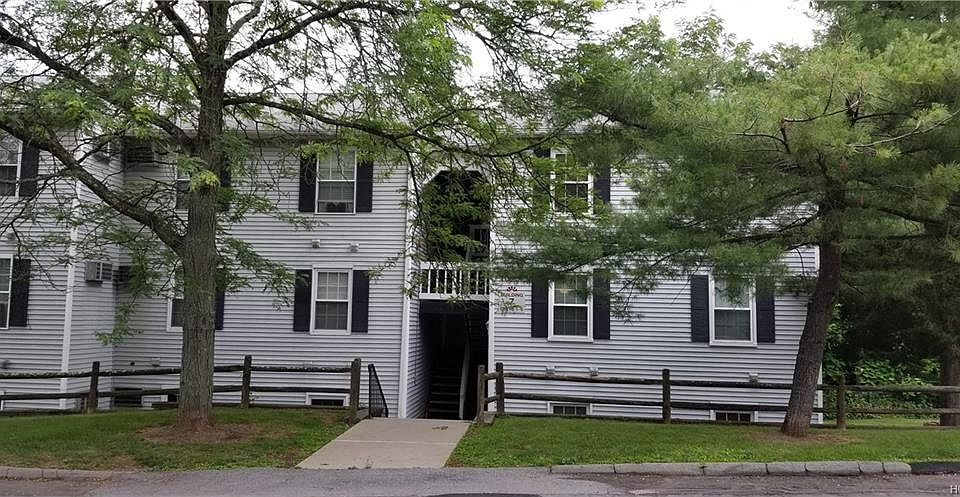 1st image of 7 Lexington Hl Unit 3