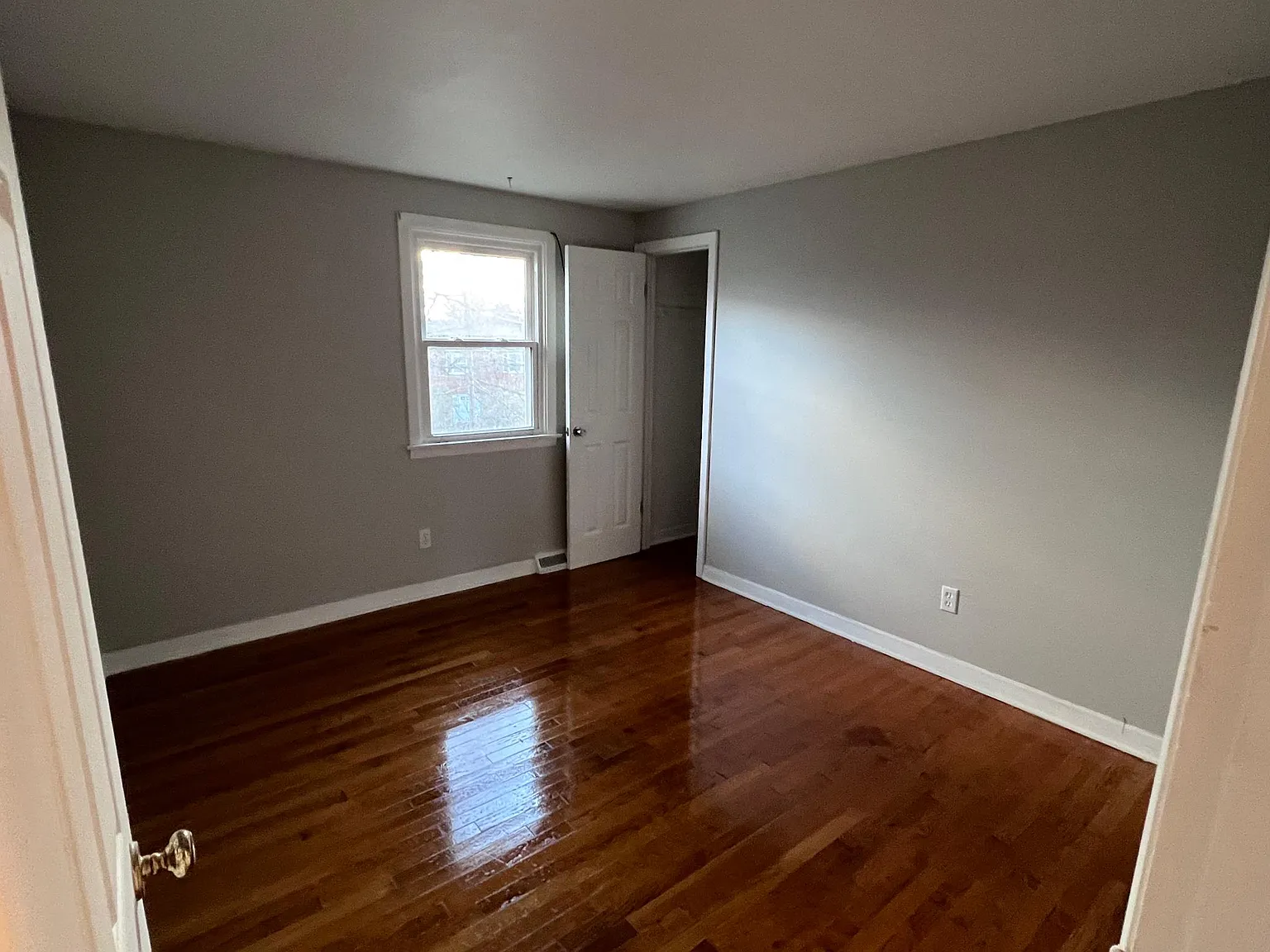 102 Park Dr — Photo 2