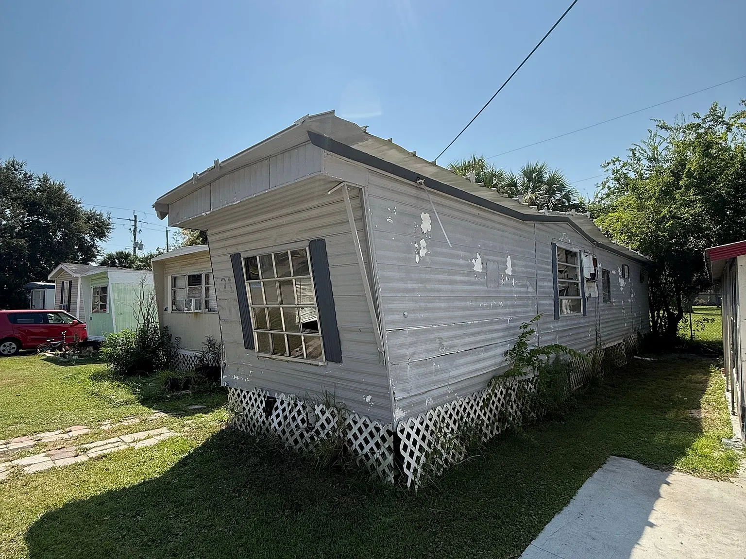 Two-Bedroom Handyman Special - Daytona Beach, Florida — Photo 2