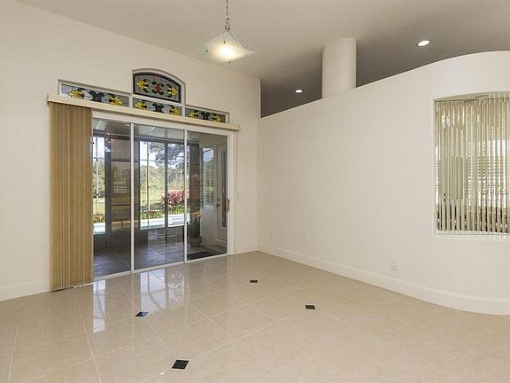 4th image of 8233 Vineland Oaks Blvd