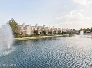425 Town Place Cir, Buffalo Grove, IL 60089