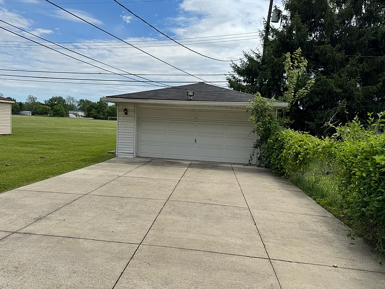 27223 Clairview Dr — Photo 23