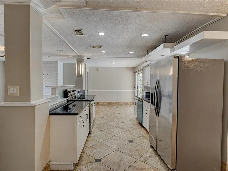 7946 Glen Abbey Cir — Photo 11