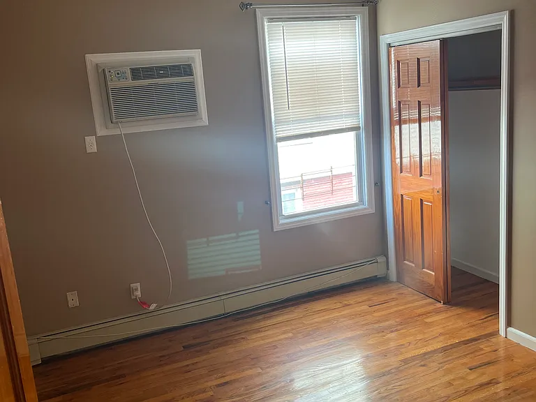 156 Voss Ave #4 — Photo 2
