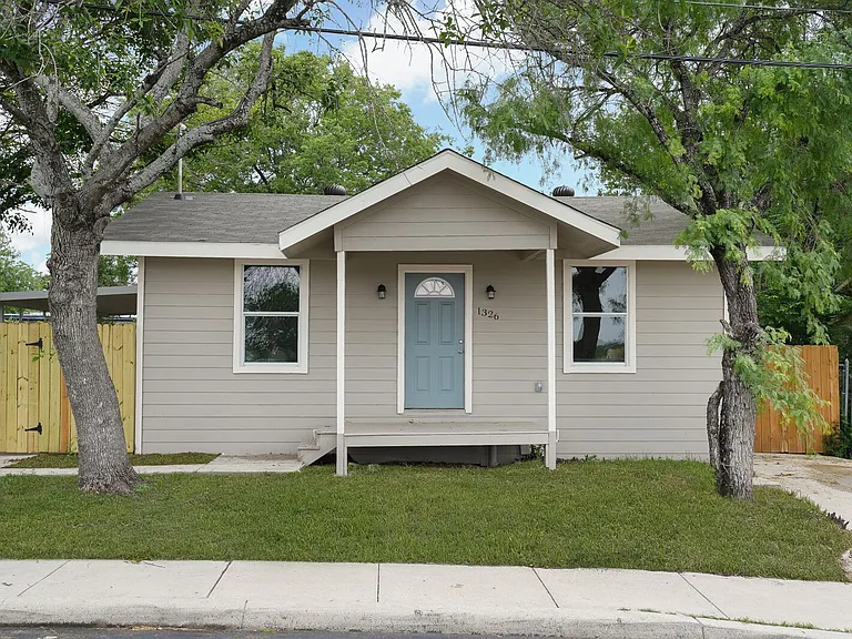 1326 Ervin St — Photo 3