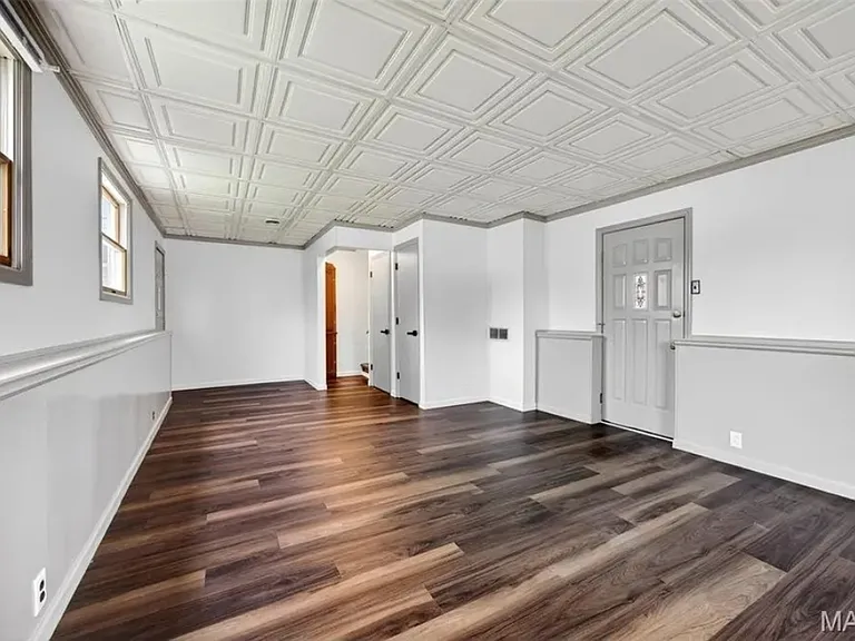 1033 Perry St — Photo 17
