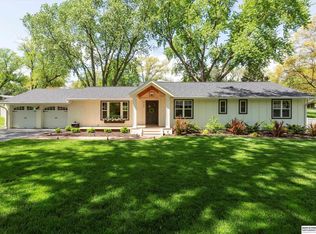924 Meadow Rd, Omaha, NE 68154