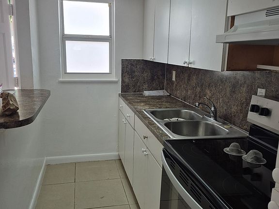 5th image of 2923 NW 22nd Ave #6