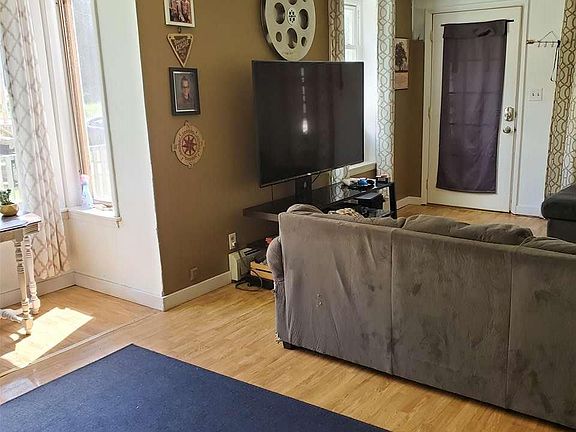 3rd image of 131 E Lincoln St