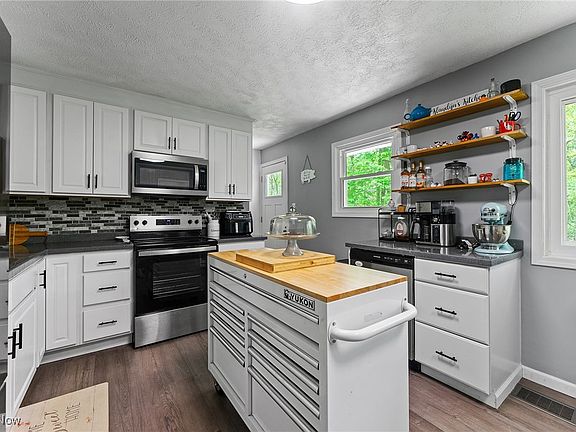 4th image of 6506 Trumbull Ave