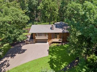 8 Sandpiper Ln, North Oaks, MN 55127