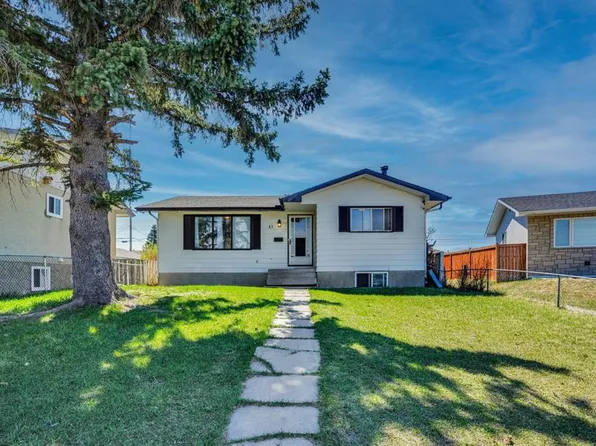 43 N Maranda Close NE, Calgary, AB T2A 3E7