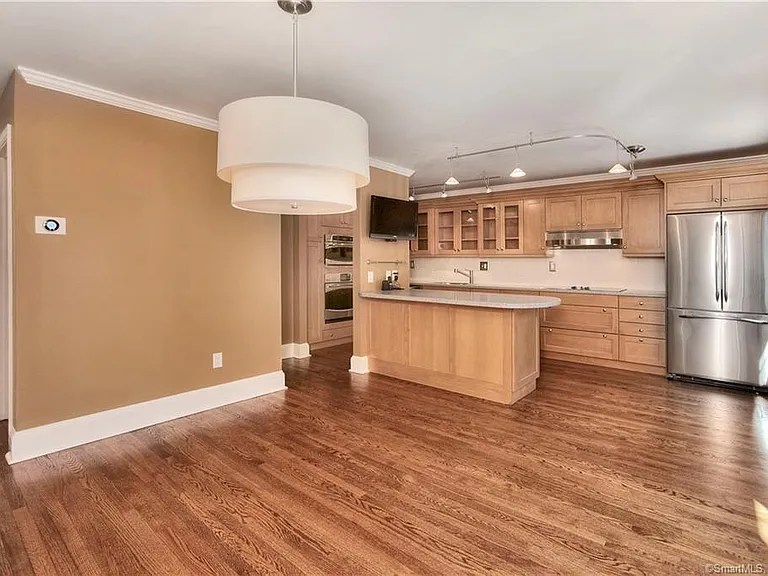 450 Center St #15 — Photo 7