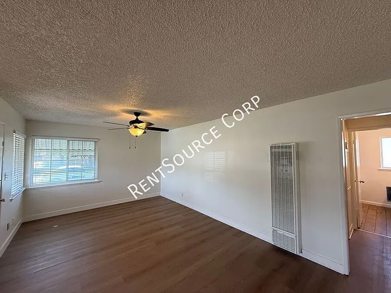 1149 W Avenue H11 — Photo 4
