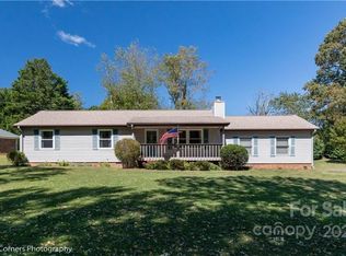 92 Beech Glen Dr, Black Mountain, NC 28711