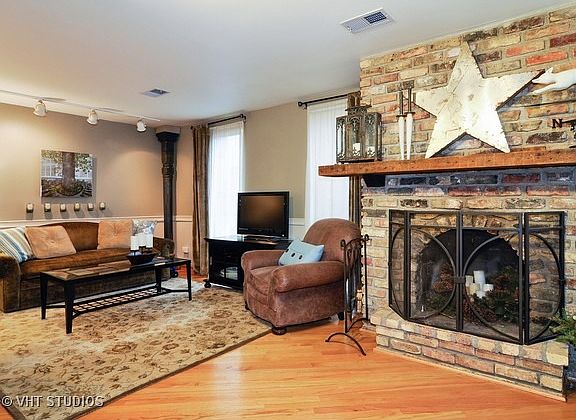3rd image of 2450 N Seminary Ave #1C
