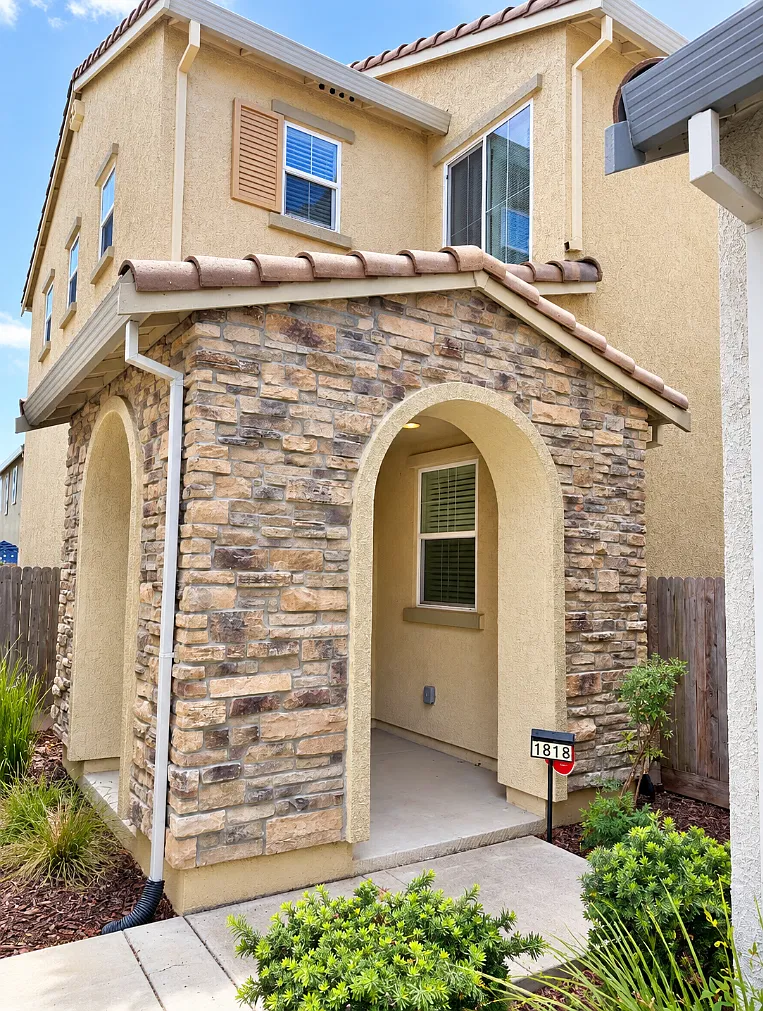 3 bed, 2.5 bath, 1860 sqft, $2,895 — Photo 1