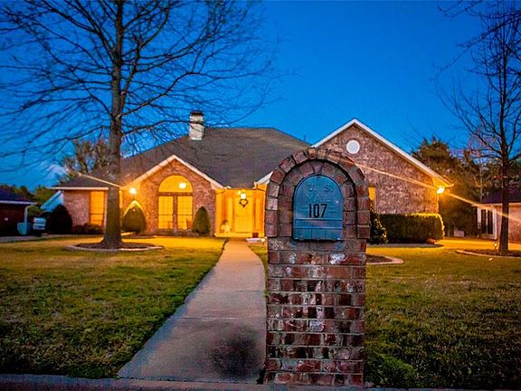 3rd image of 107 Saint Andrews Cir