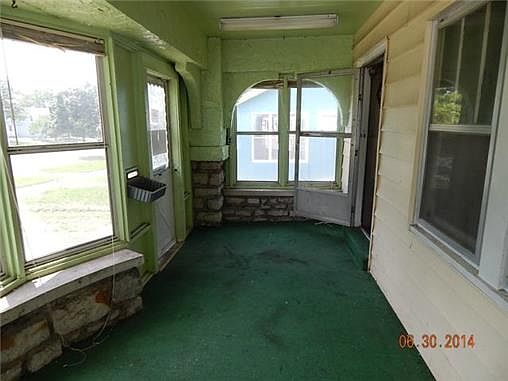 3rd image of 508 Van Brunt Blvd