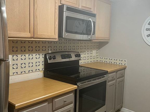 2nd image of 900 SW 62nd Blvd APT H49