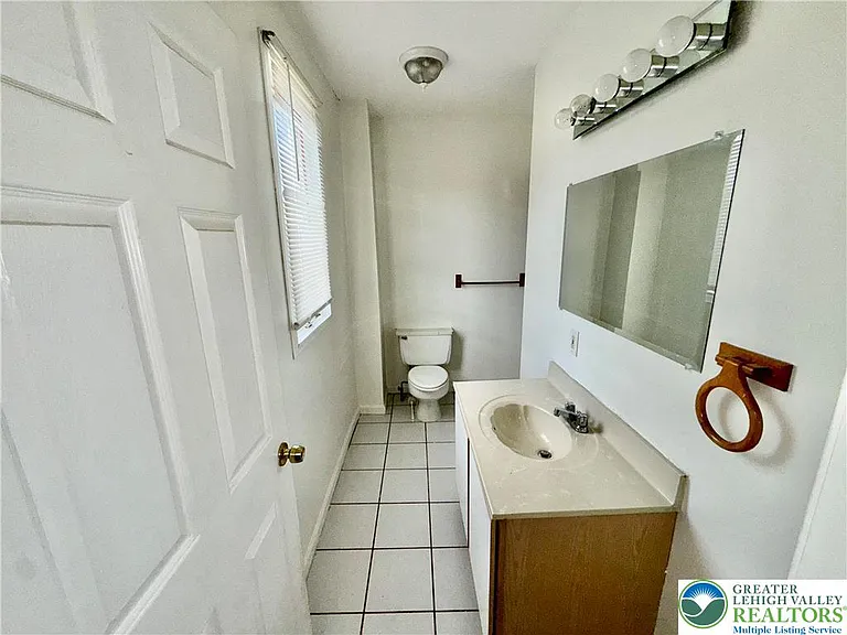 2955 Middletown Rd — Photo 8