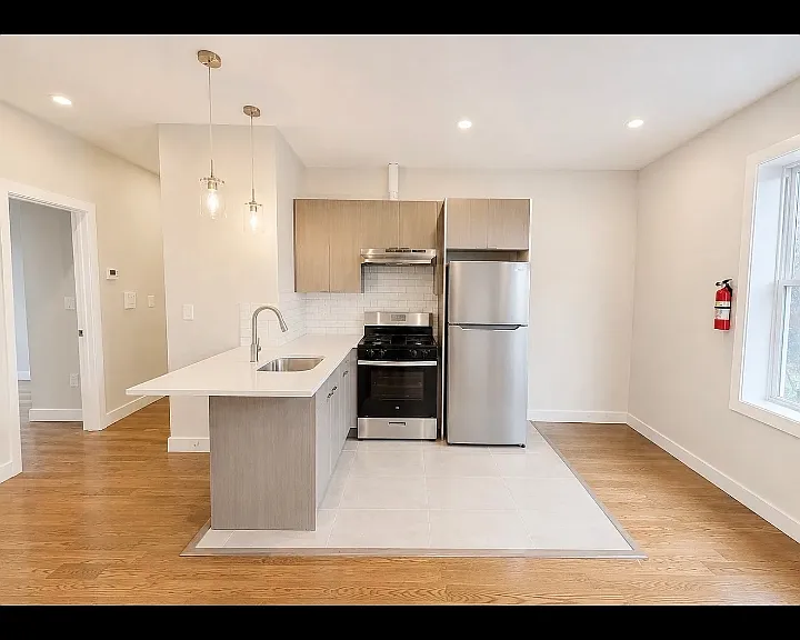 535 Hawthorne Ave #203L — Photo 5