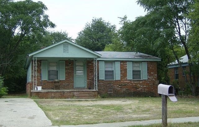2nd image of 2413 Oakridge St