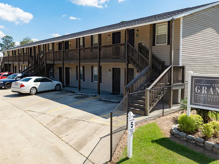 The Grande at Ellisville — Photo 2
