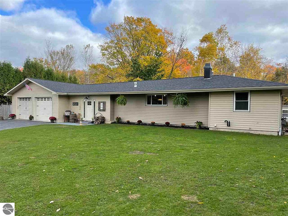 1st image of 1928 Woodcliff Dr
