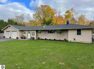 1928 Woodcliff Dr, Traverse City, MI 49685