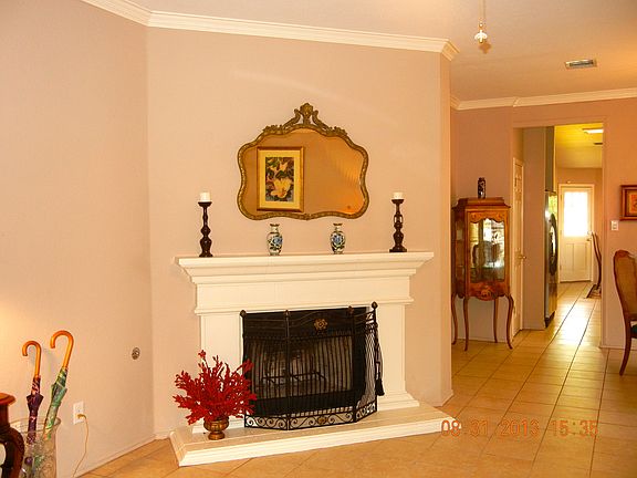 Living/crown molding