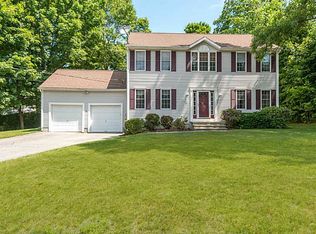 29 Blueberry Hill Dr, Woonsocket, RI 02895