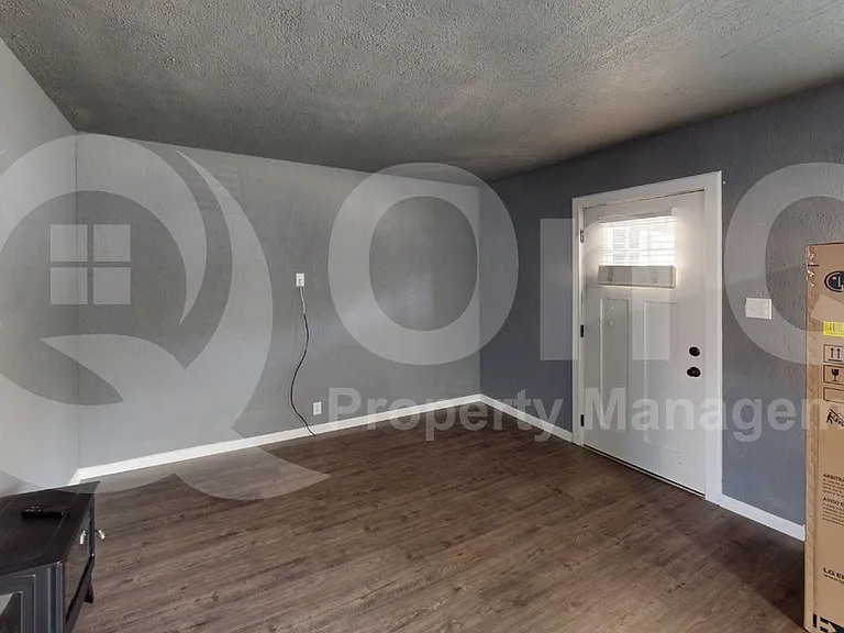 205 NE 22nd St — Photo 2