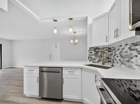 811 Sky Pine Way #D2, Greenacres, FL 33415