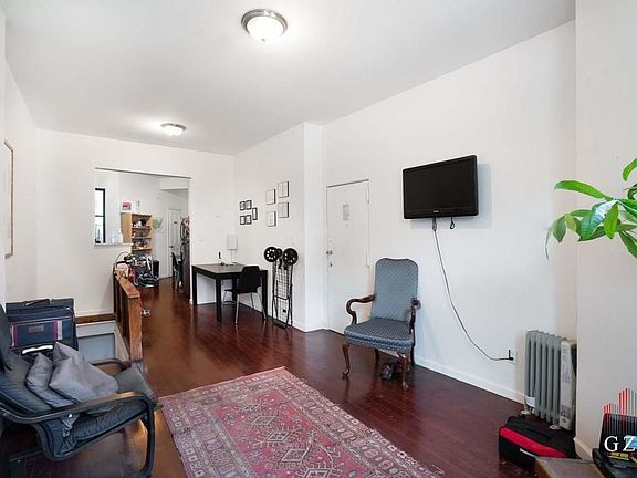 4th image of 439 Jefferson Ave #A