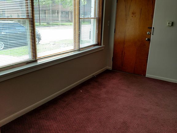 3rd image of 210 N Sycamore St APT 2
