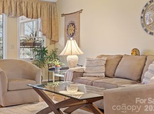 5 Governors Dr, Hendersonville, NC 28791