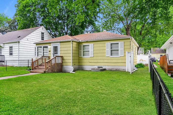 5115 Vincent Ave N — Photo 2