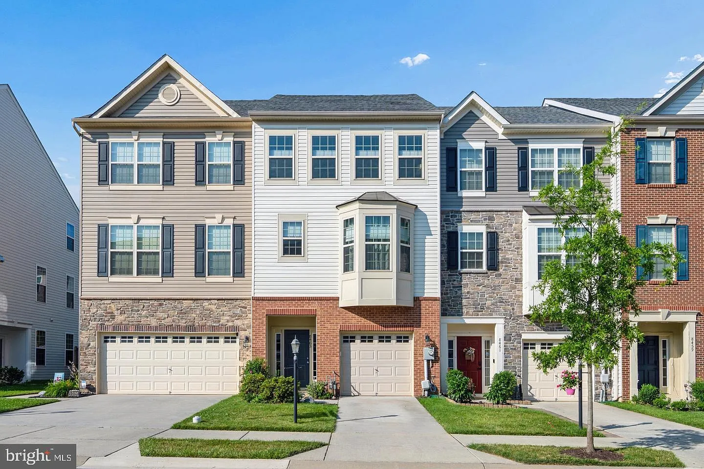 3 bed, 3.5 bath, 2382 sqft, $2,799 — Photo 1