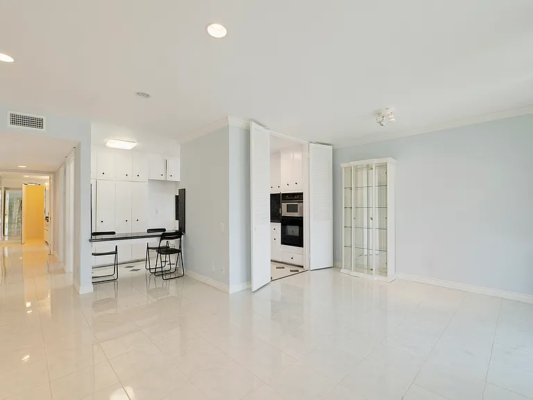 5301 Balboa Blvd #Q302 — Photo 10