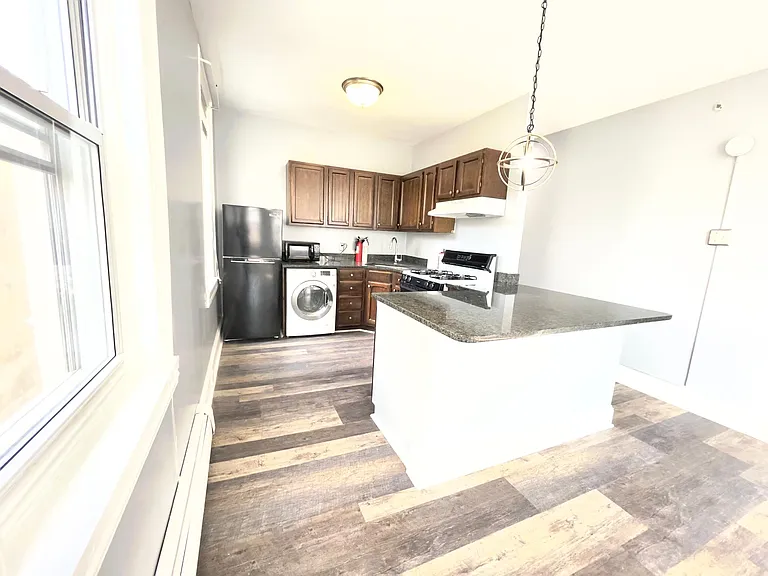 192 Green Ln #2 — Photo 4