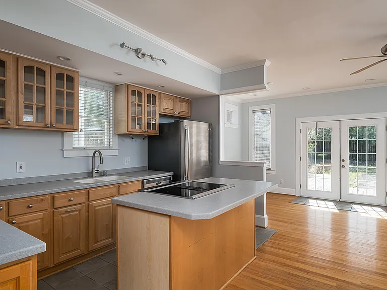 1378 Fontaine Rd — Photo 9