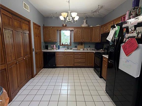 3rd image of 1215 Clay St