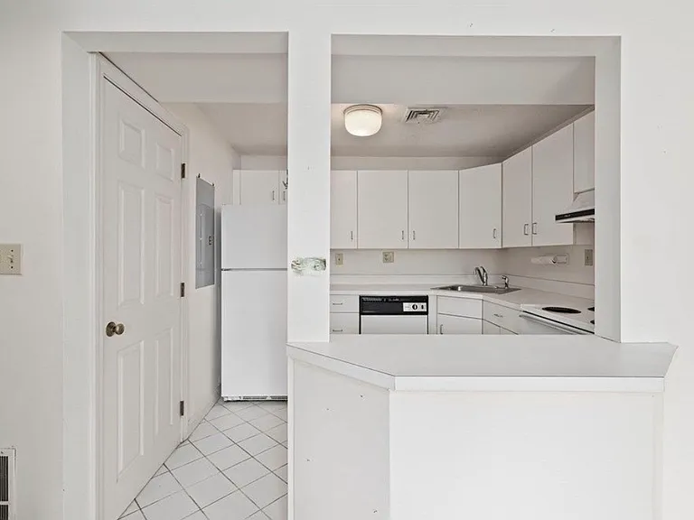 26 Webb Pl #1 — Photo 4