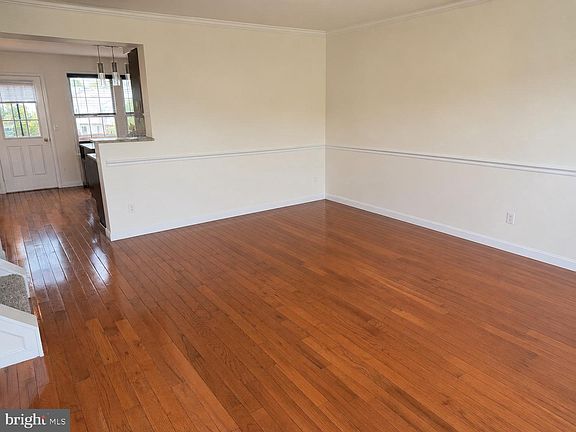 3rd image of 9733 Sassafras Ct